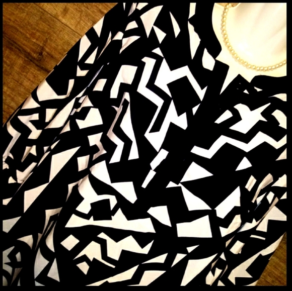 Madison Leigh Sheath Dress Size 12 Bell Sleeve NWT - Picture 4 of 9